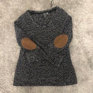 QUINN Black&white sweater w/ elbow pads